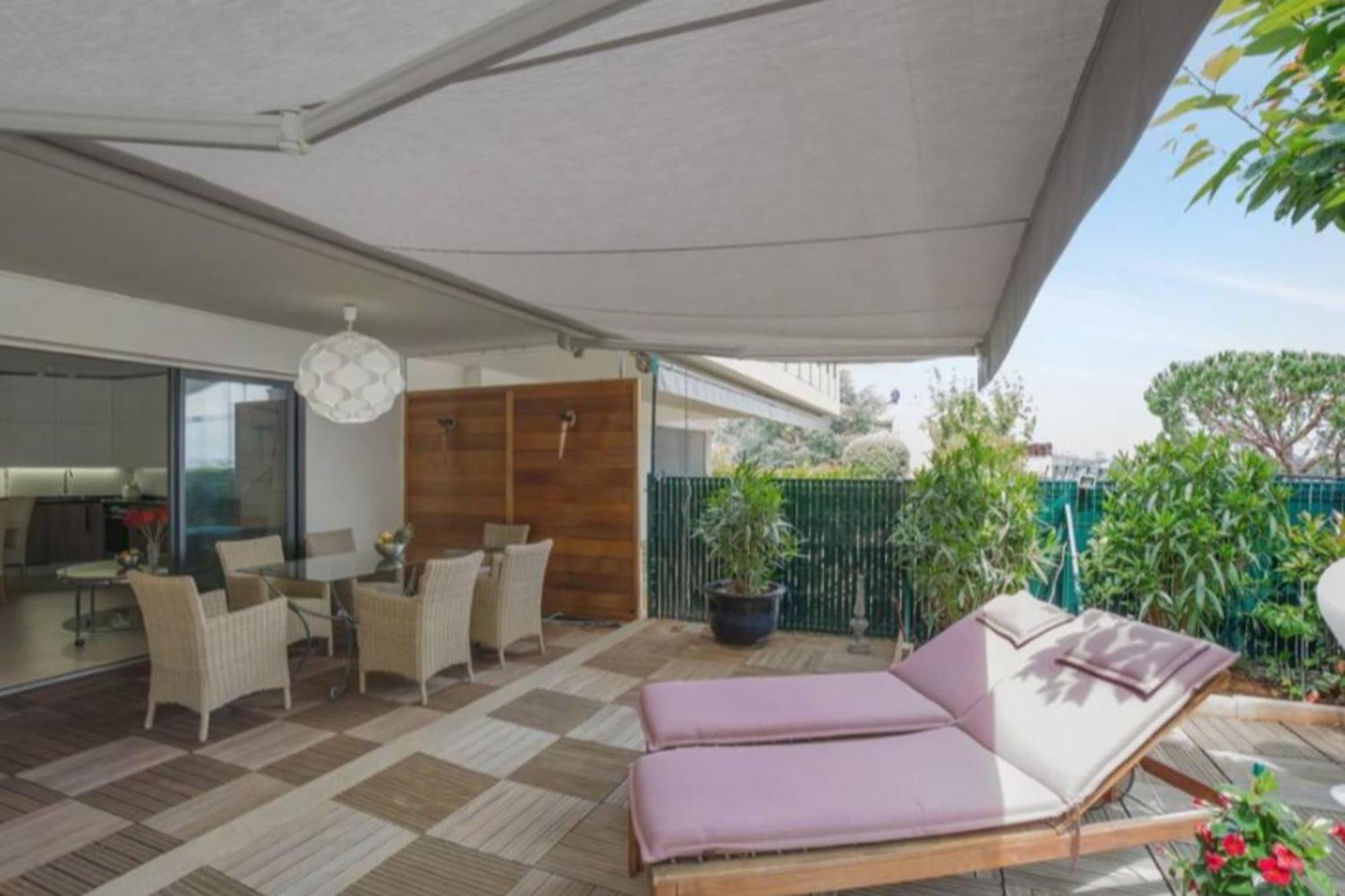 De La Colline - Welkeys Apartment